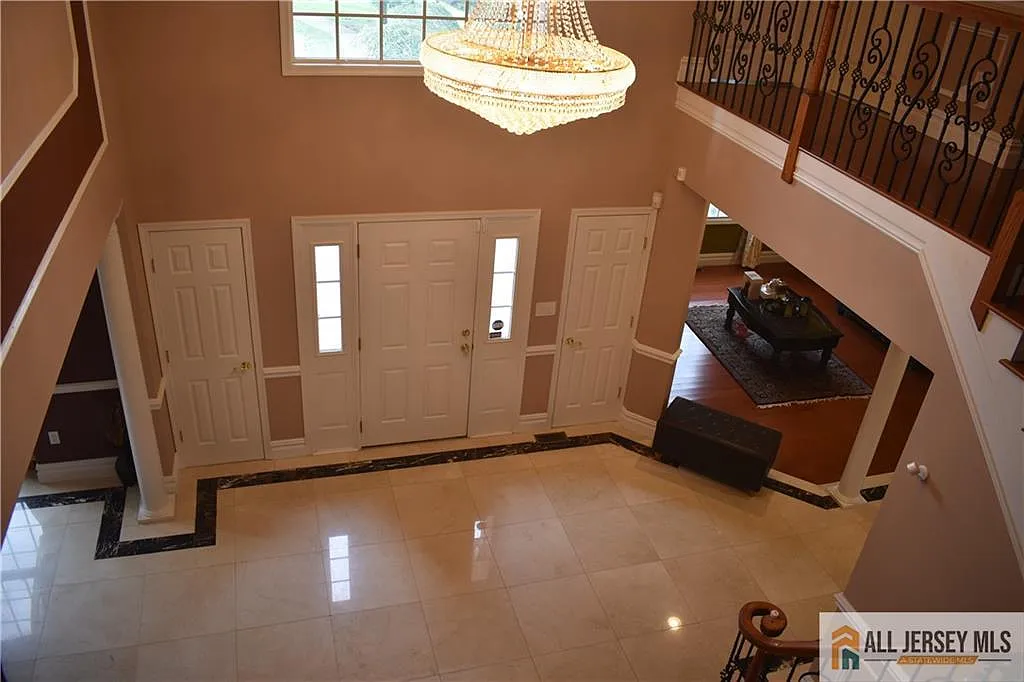 5 bed, 4.0 bath, 4200 sqft, $7,000 — Photo 4