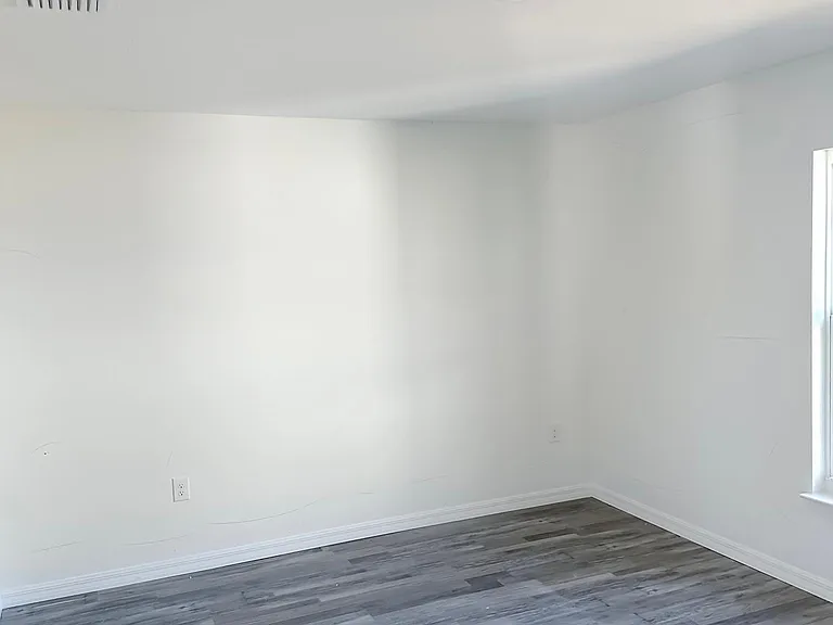 4528 NW 34th Pl — Photo 8