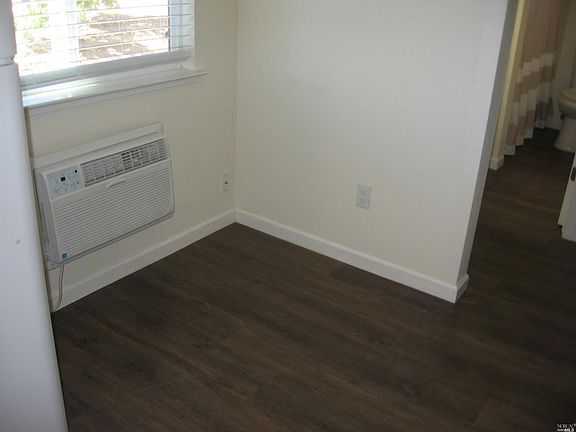 3rd image of 2060 Wilkins Ave #17