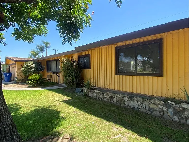 700 E Orangewood Dr — Photo 3