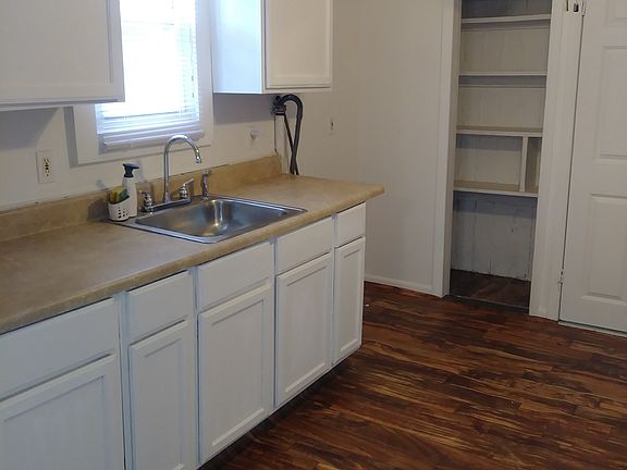 4th image of 185 Linden Ave