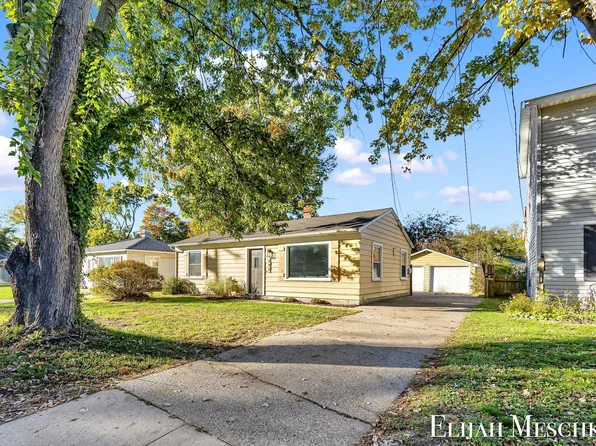 111 76th St SE, Grand Rapids, MI 49508