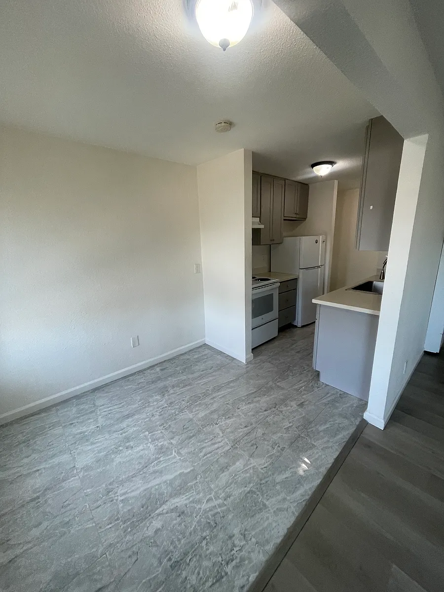 Building Photo - 27750 Tyrrell Ave #3
