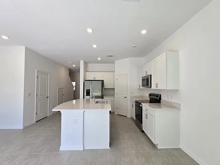 2073 Hallier Cv — Photo 12