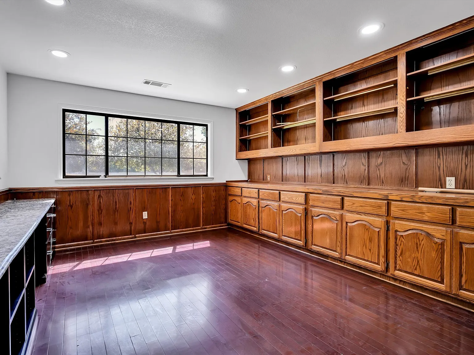 4 bed, 2.5 bath, 3500 sqft, $1,500 — Photo 3