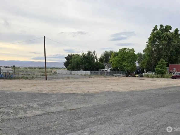 3940 Harrah Road, Harrah, WA 98933