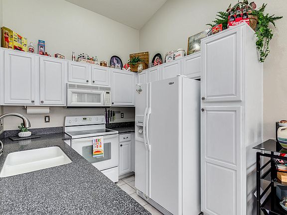 2nd image of 1726 E Lindrick Dr