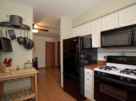 4th image of 10930 S Worth Ave Unit 8