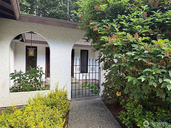5th image of 23020 NE 61st St.