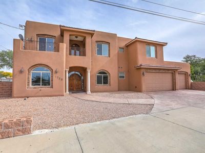 1723 Avenida Los Griegos NW, Albuquerque, NM, 87107