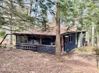 40 Pine Trl, Sand Lake, NY 12153