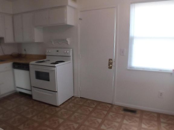 3rd image of 2292 Laurelwood Dr