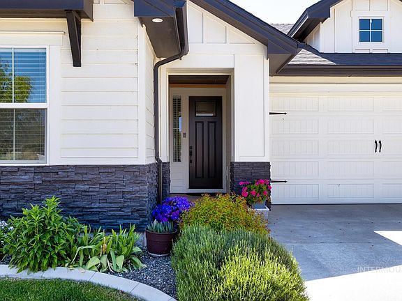 3rd image of 6955 N Exeter Pl