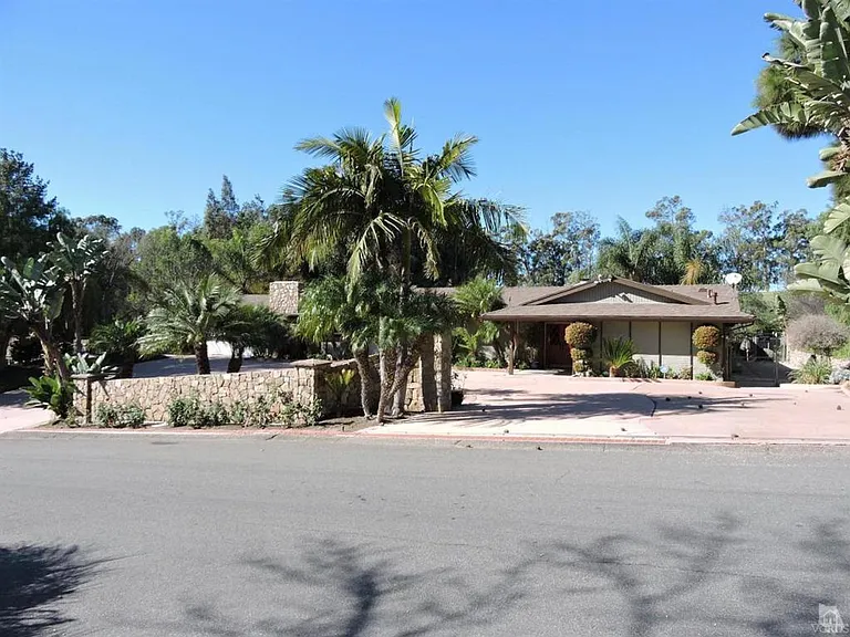 1891 Ramona Dr — Photo 2