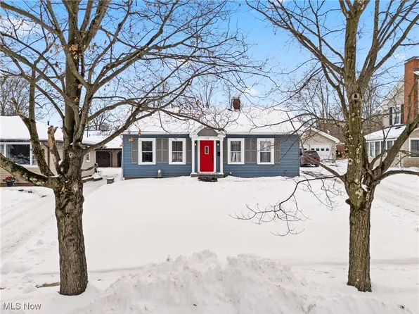 1176 Parkside Dr, Alliance, OH 44601