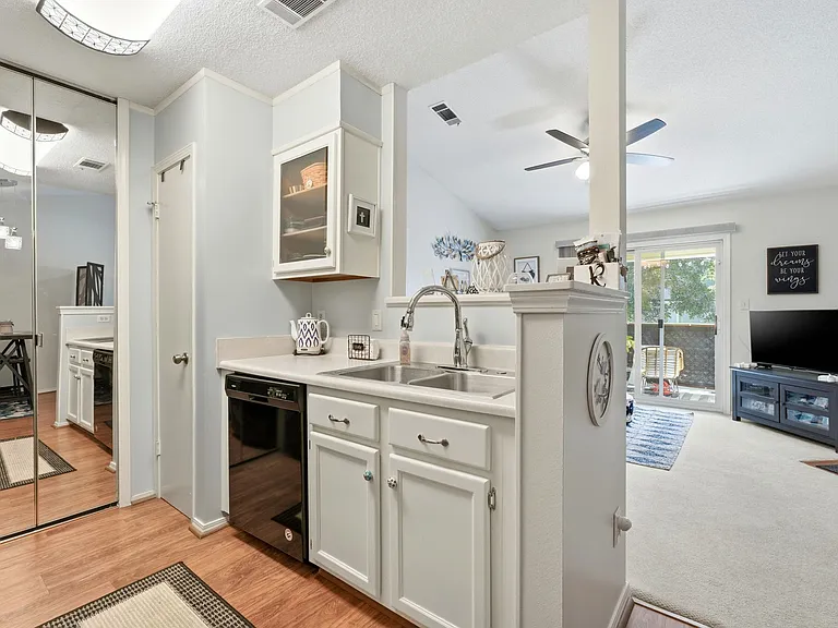601 E Burgess Rd — Photo 11