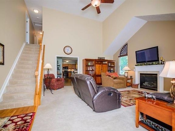 5th image of 6028 Lakewood Dr