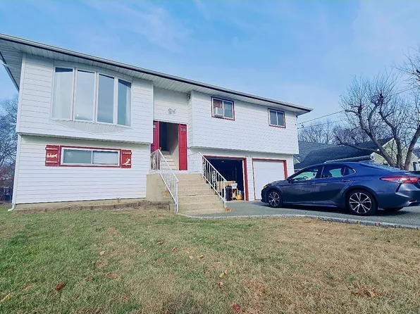 61 Chestnut Street, Brentwood, NY 11717