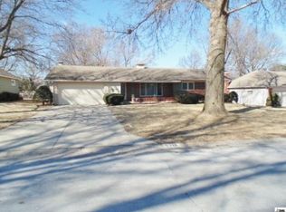6318 Outlook Dr, Mission, KS 66202