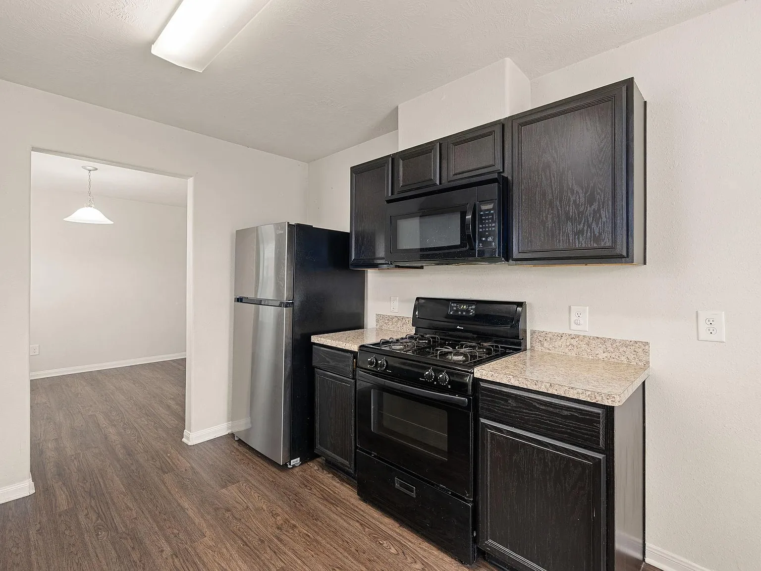 3 bed, 2.5 bath, 1770 sqft, $1,865 — Photo 4