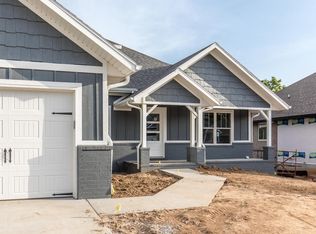 2416 W Camino Alto St, Springfield, MO 65810