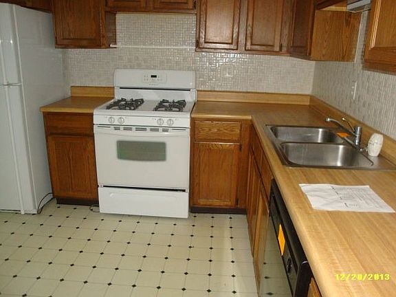 2nd image of 606 S Milwaukee Ave APT D