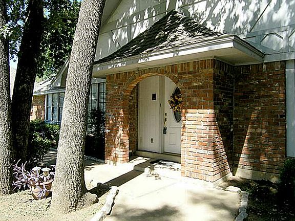 2nd image of 2506 Knightsbridge Dr