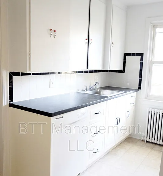 8206 Greenwood Ave #5 — Photo 2