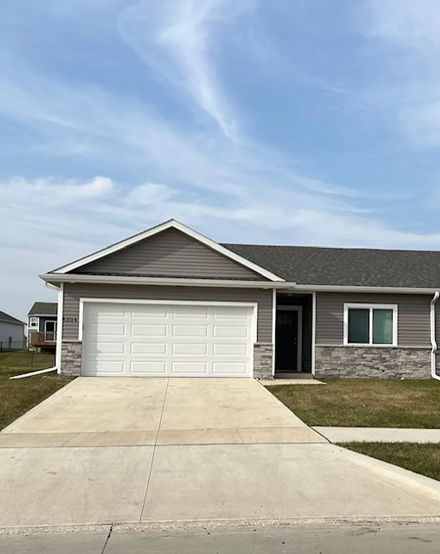New 3 Bedroom Ranch Twinhome for Rent! — Photo 3