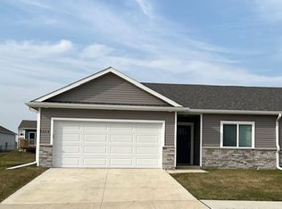 6814 Mongoose Ct, Johnston, IA 50131