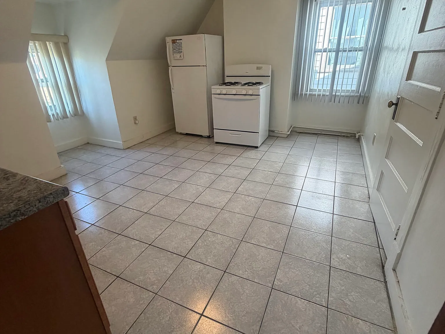2 bed, 1000 sqft, $1,100 — Photo 3