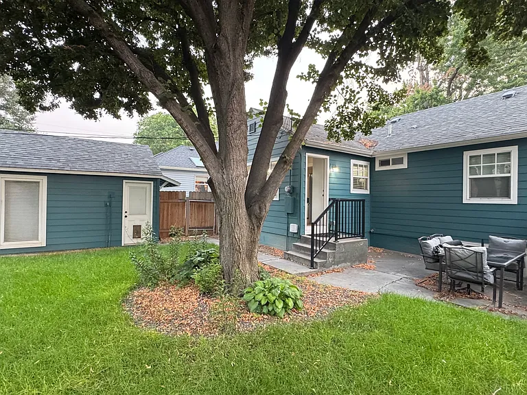 406 N Pacific St — Photo 26