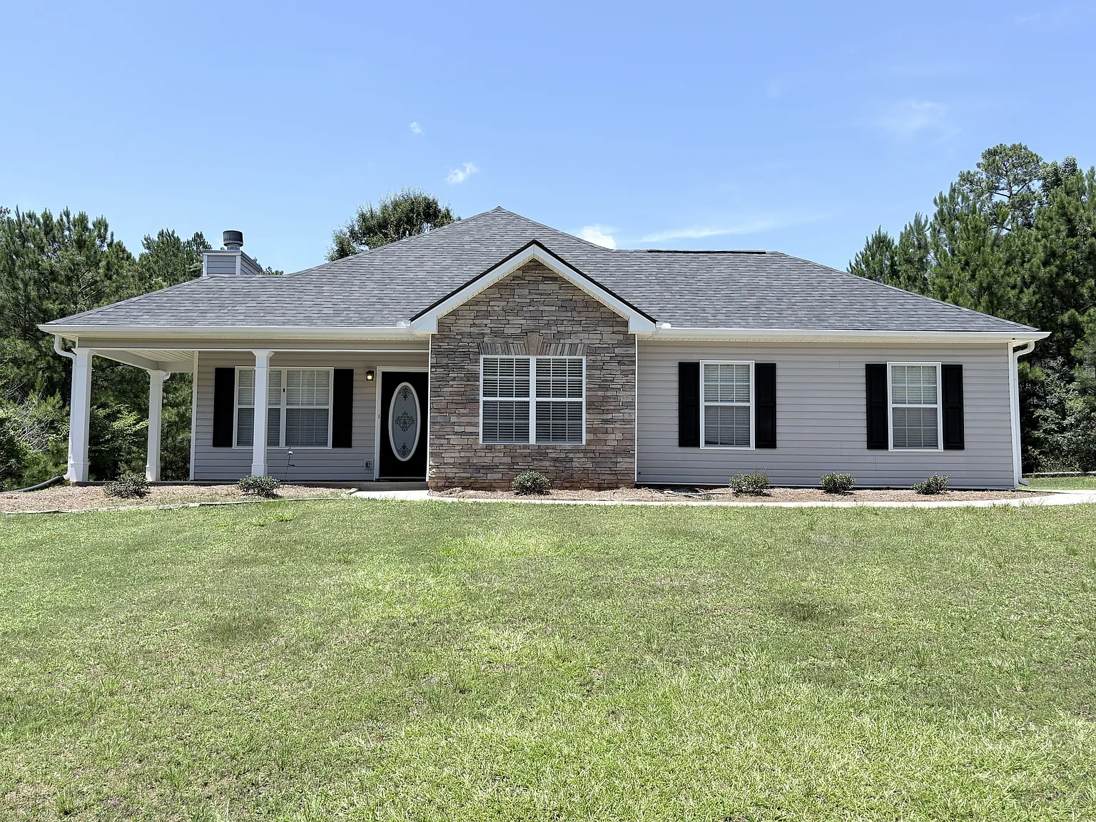 3 bed, 1600 sqft, $1,895 — Photo 1