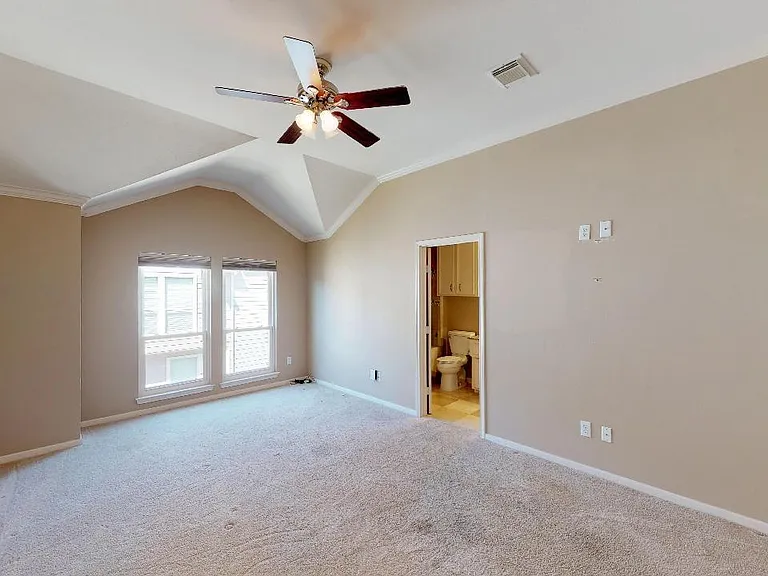 2128 Gillette St — Photo 8