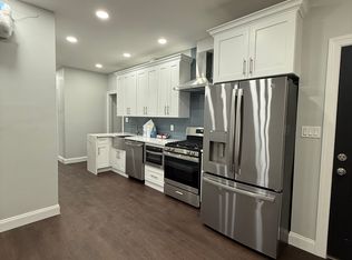 20-58 35th St #1, Astoria, NY 11105