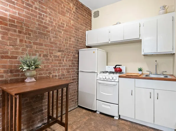 293 Riverside Drive 2B image 3 of 4