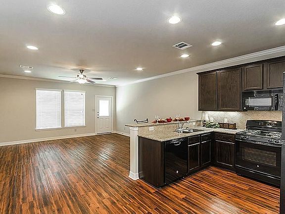 4th image of 301 Woodland Hills Dr #A