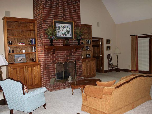 5th image of 2628 Whirlaway Ave