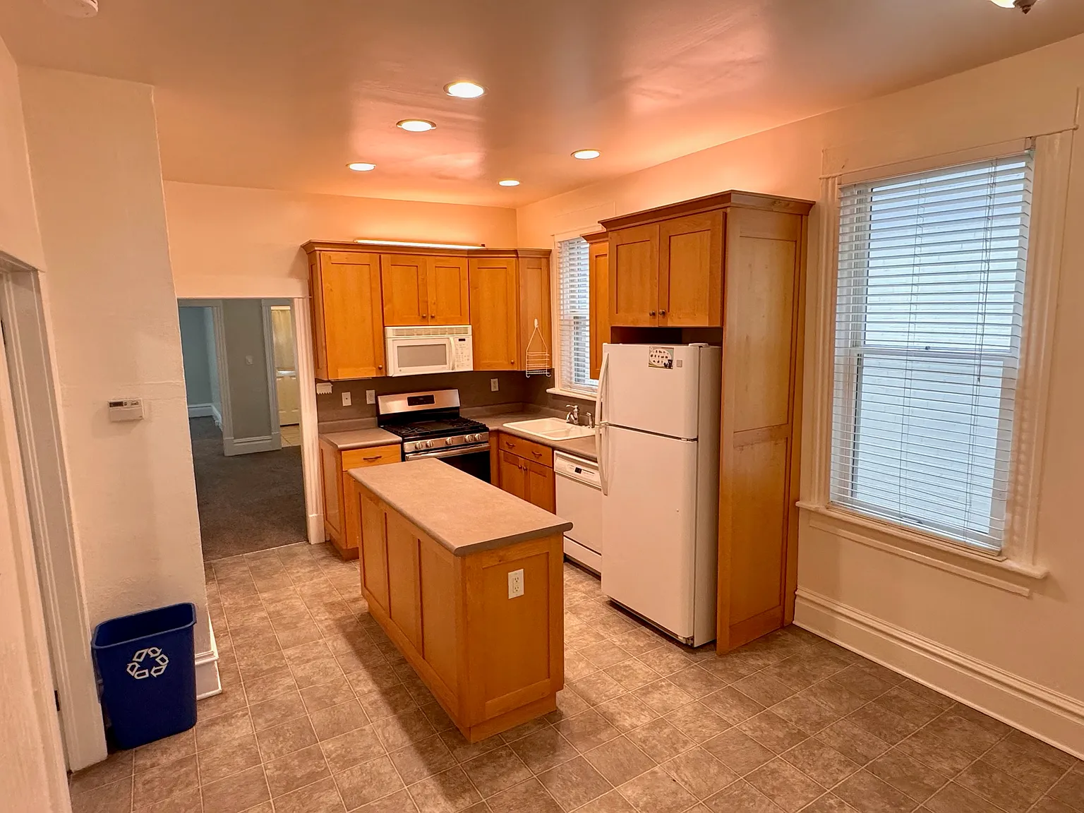 2 bed, 1009 sqft, $2,150 — Photo 3