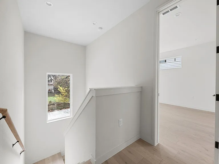 1709 Maple Ave #2B — Photo 16