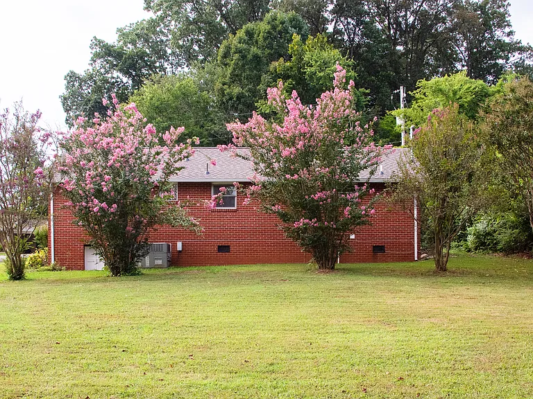 732 Davis Dr — Photo 10