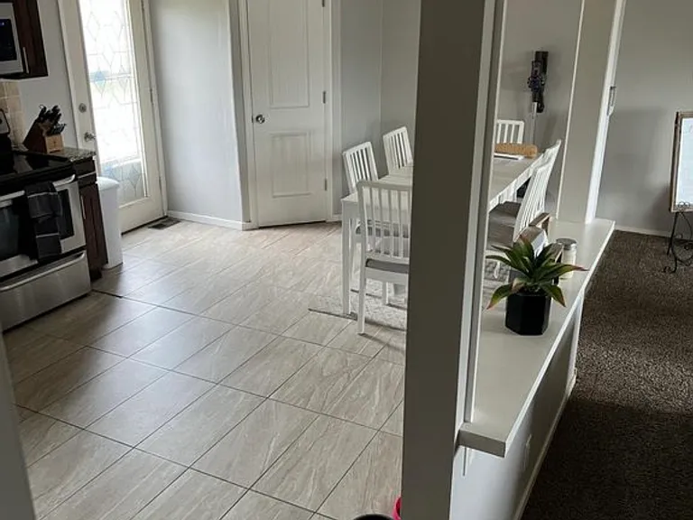 1858 W Cliff Pl — Photo 3