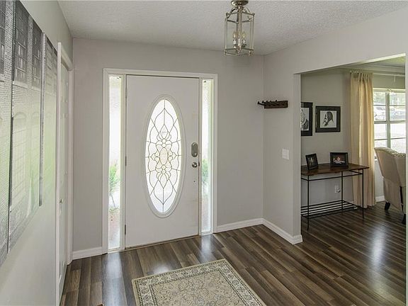 4th image of 1524 Hallam Ct N