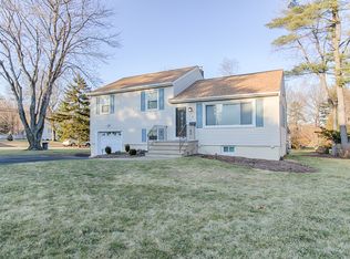 4 Sherwood Rd, Morris Plains, NJ 07950