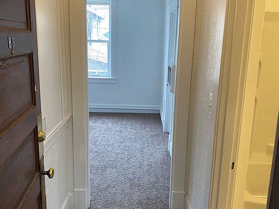 2nd image of 580 W Clark St #B5