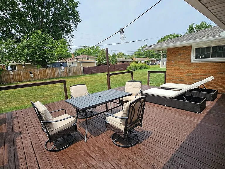5648 Beacon Hill Dr — Photo 18