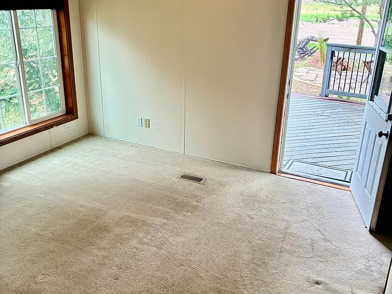 1253 N County Line Rd — Photo 15
