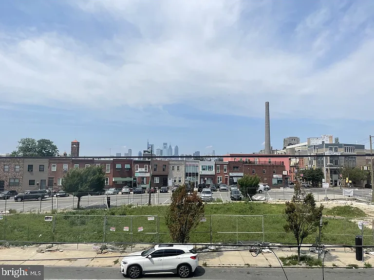 2101 S Hicks St — Photo 13