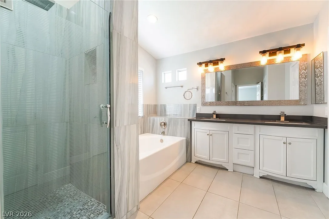5 bed, 3.0 bath, 2214 sqft, $2,945 — Photo 3