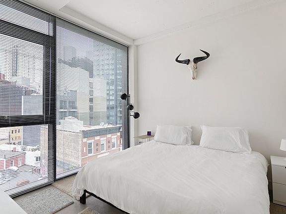 4th image of 4277 Hunter St APT 7B